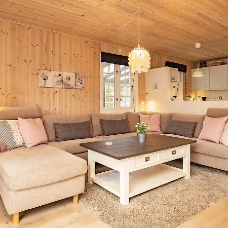 6 Person In * Blåvand